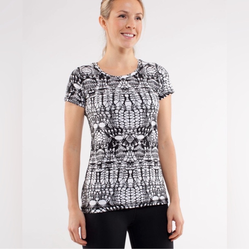 Lululemon Lively Crewneck Short Sleeve Tee Shirt Vitasea White Black Glacier 8‎